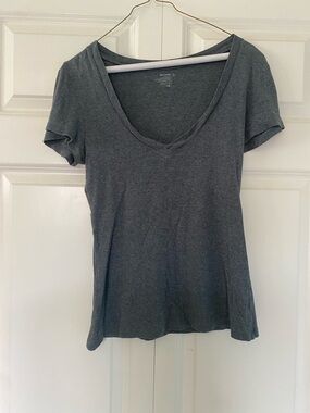 Old Navy Gray V-Neck Short Sleeve Tee - Women's